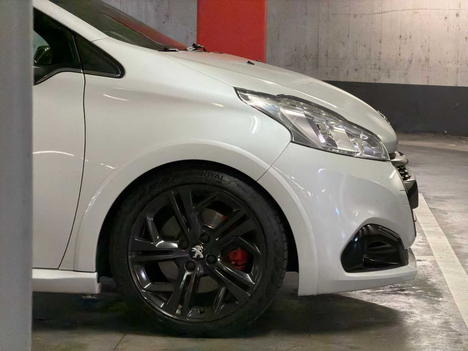 Peugeot 208 GTi - 2017