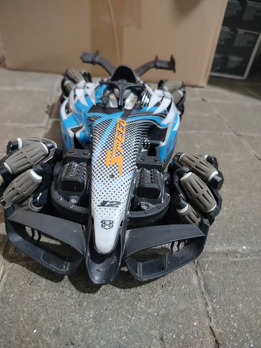 машинку на пульті керування