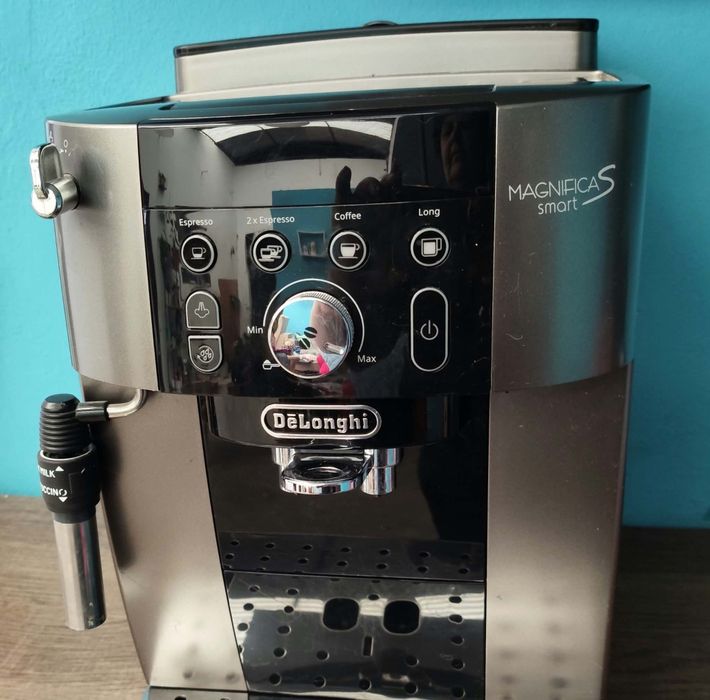 Máquina de Café Automática DELONGHI Magnifica S Smart ECAM250