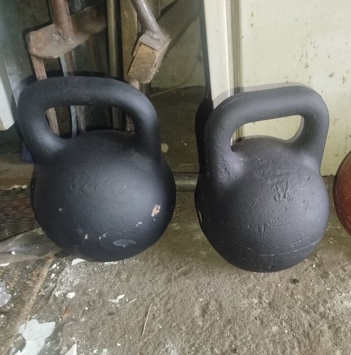 Гири спортивные по 32 кг, разборные гантели  по 24 кг.
