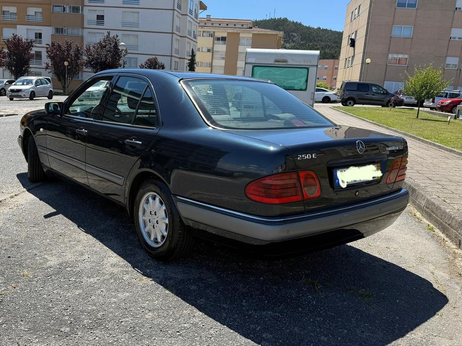 Mercedes-Benz E250 Turbo Diesel Sedan (1997) – Fiabilidade e Conforto Clássico — photo 3