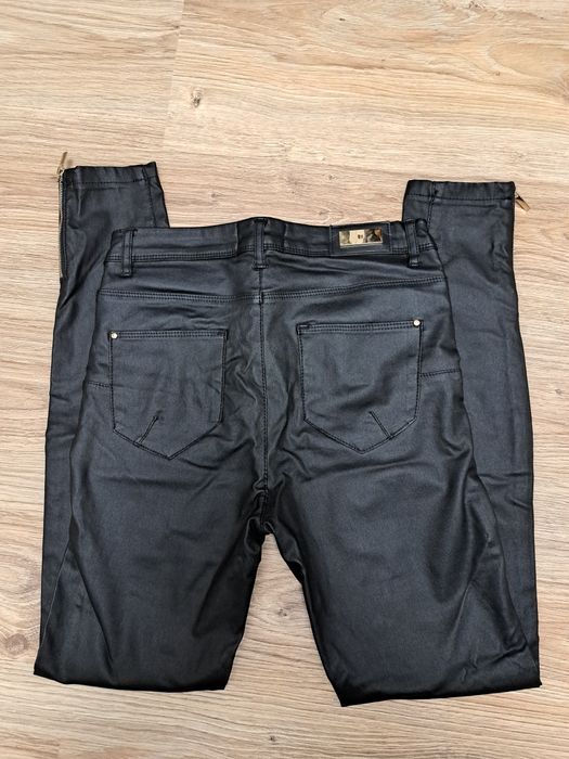 Spodnie skinny woskowane Mohito 34