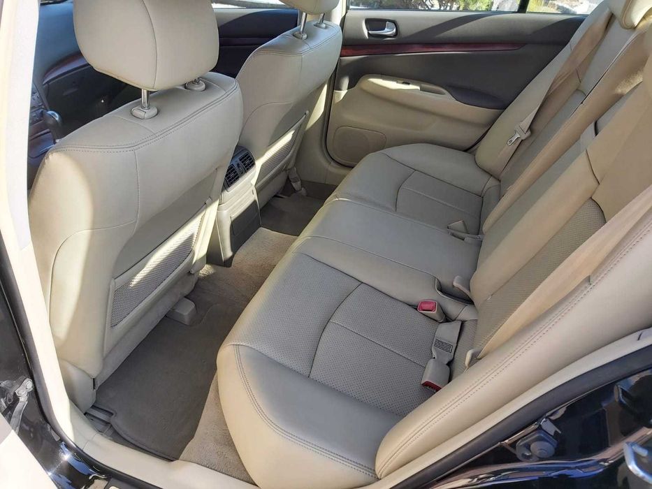 Infiniti G37x sedan, polski salon.
