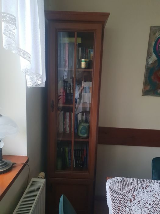 Meble do salonu, komoda, stół, krzesła i 2x witryna