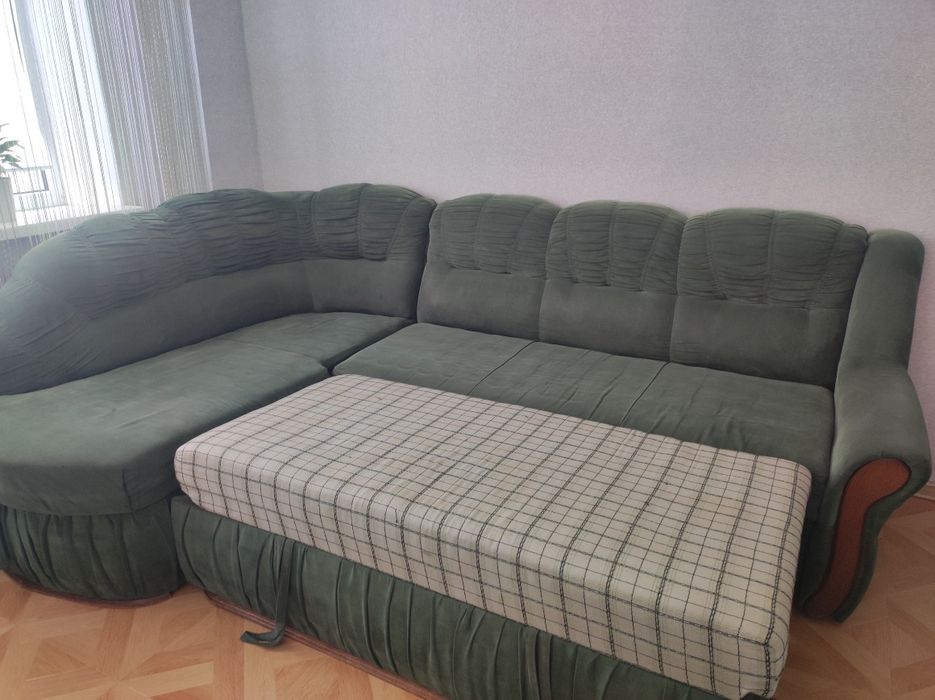 Продам кутовий розкладний диван б/у