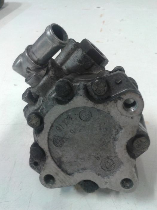 Bomba Direcção Assistida Audi A4