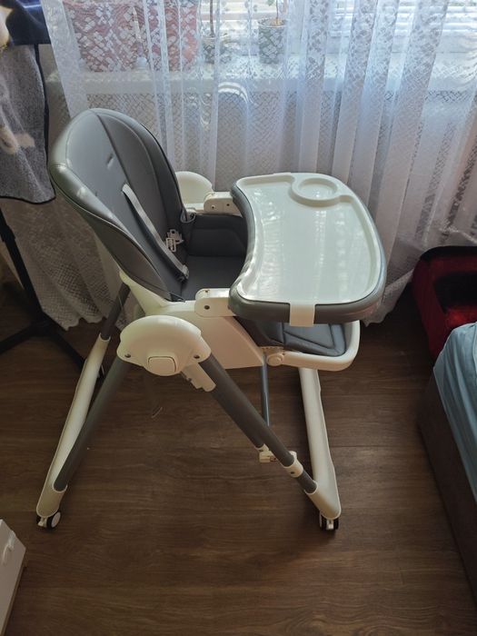 Стільчик для годування з функцією колиски