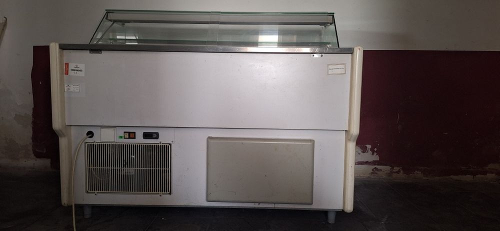 Vitrine de frios com.motor novo