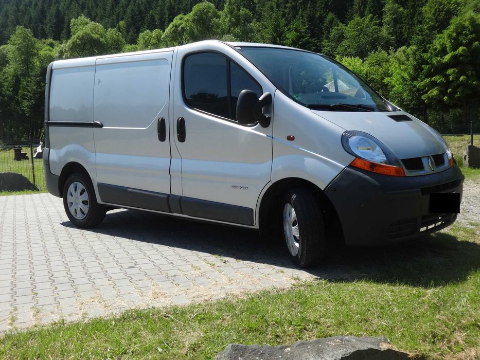 Maska błotnik drzwi zderzak Vivaro Trafic