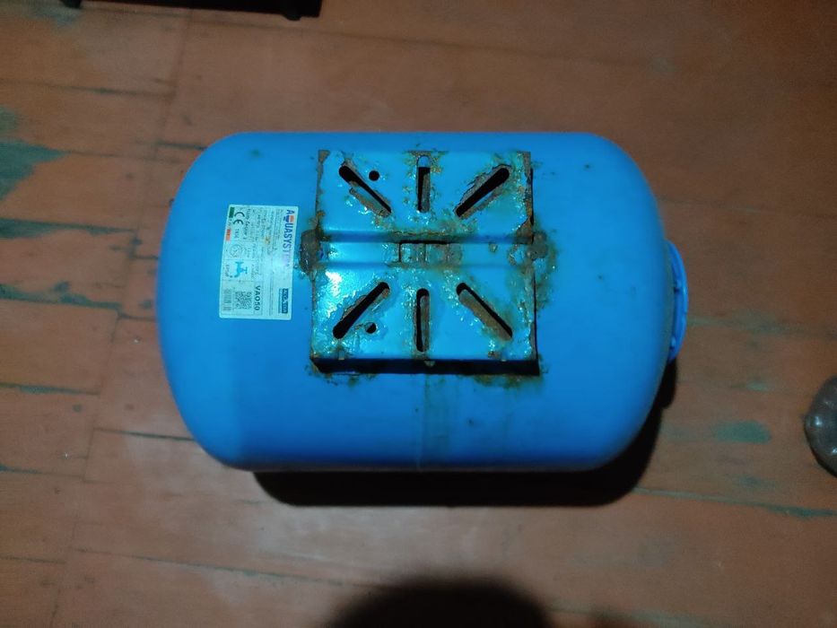 Гидробак гидроаккумулятор