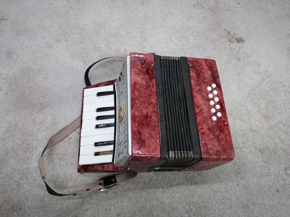 Stary mały akordeon dziecięcy ussr