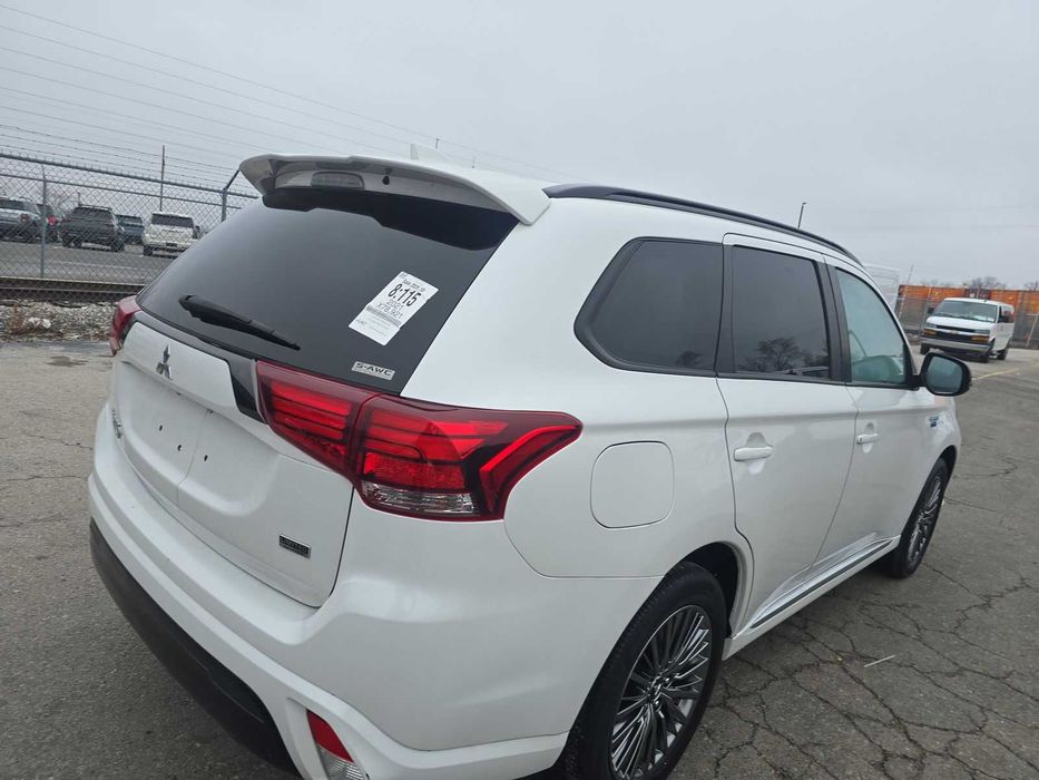 2021 Mitsubishi Outlander PHEV LE | Мітсубісі Аутлендер плагін гібрид