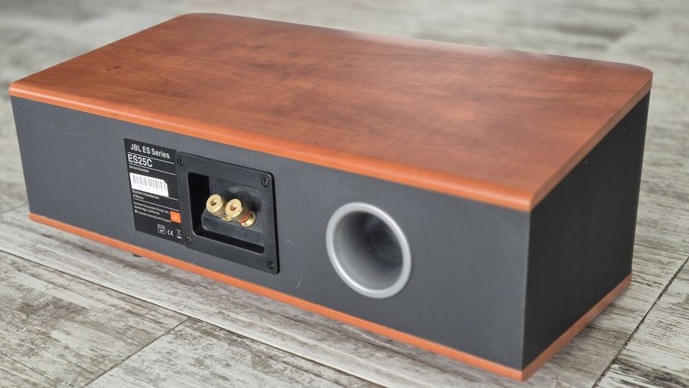 Центральний канал JBL es 25c