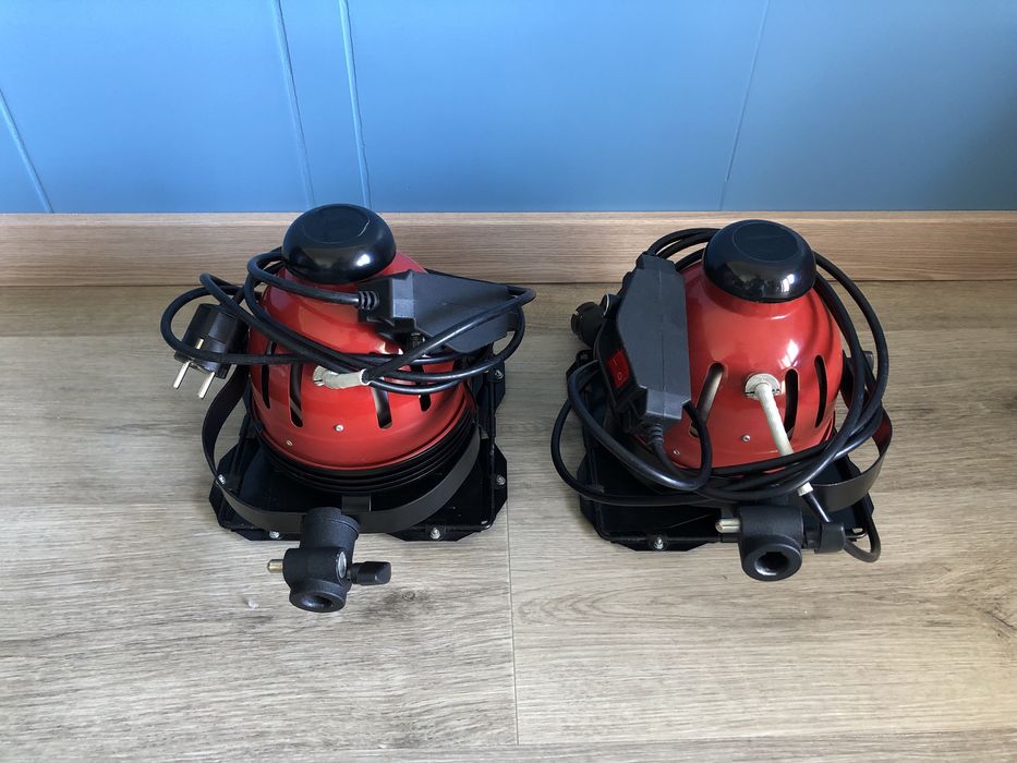 Dois projetores de luz de 150W