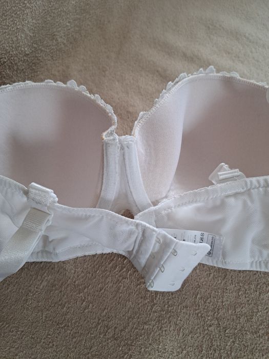 Biustonosz biały Esmara