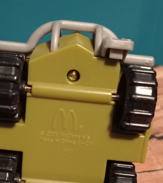 McDonald's pojazd wojskowy zabawka z 2008 r.
