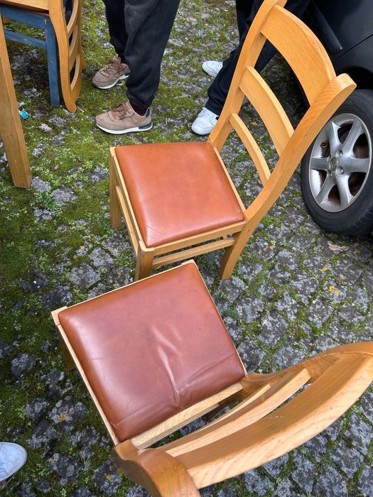 Dining table with 4 chairs64584687052931123