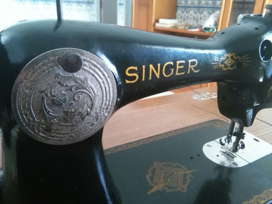 Máquina de Costura antiga, marca Singer