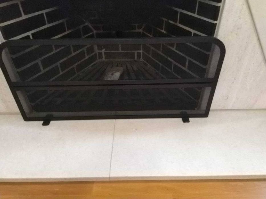 Grelha de proteção  para frente de lareira