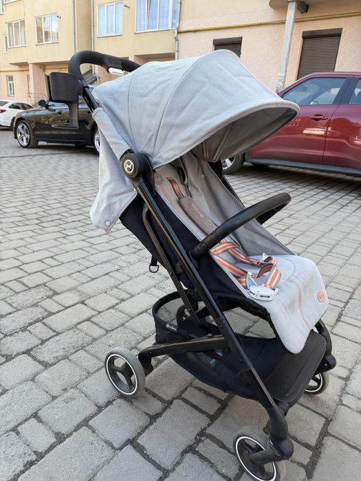 Прогулянкова коляска Cybex beezy + дощовик, рукавиці bair та підстаканник.