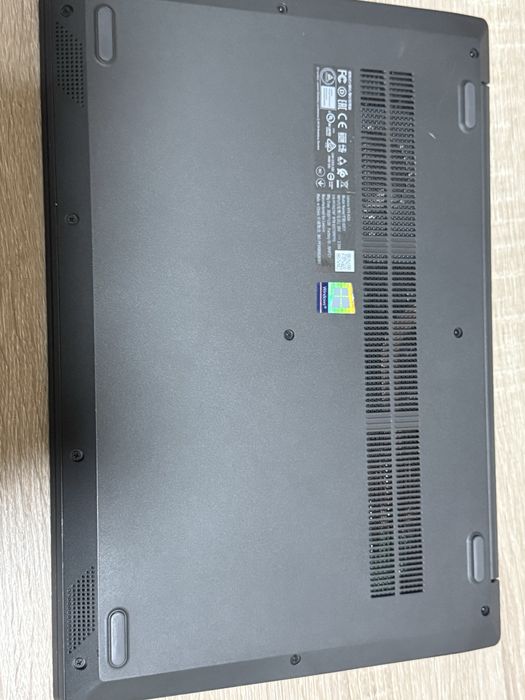 Portatil lenovo  v15-ADA