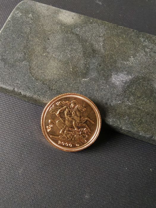 Meia libra ouro  Rainha Isabel II Ano 2000