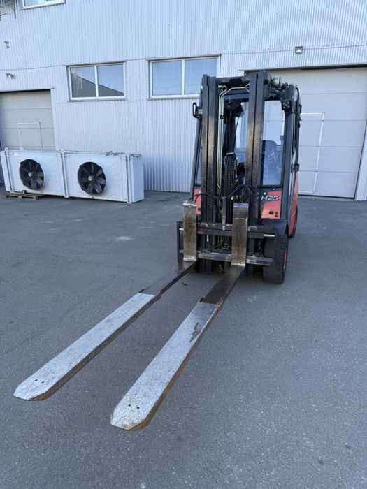 Навантажувач Linde H25T-01 2012 рік