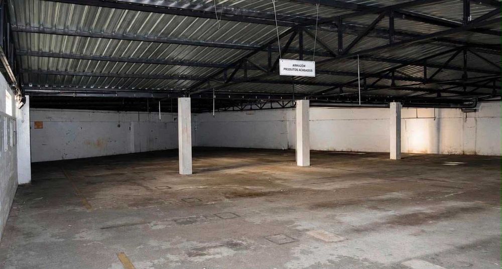 Armazém 1.500m com licença industrial