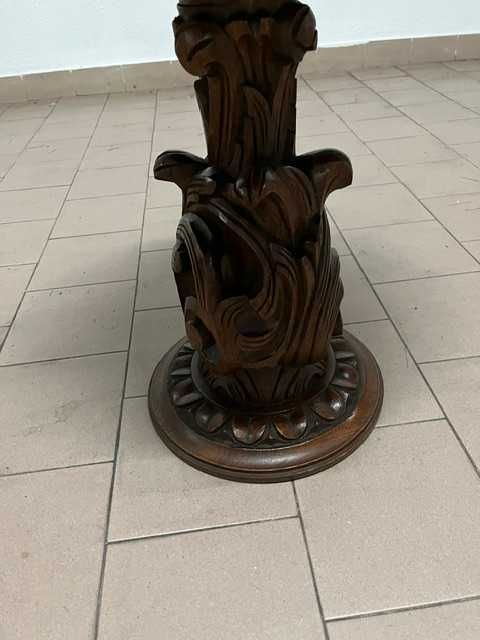 Mesas de apoio e uma de centro