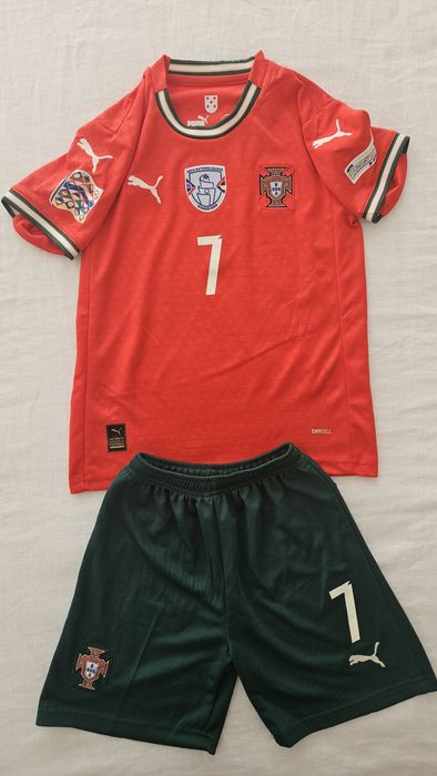 Equipamento criança Portugal 2025 Ronaldo