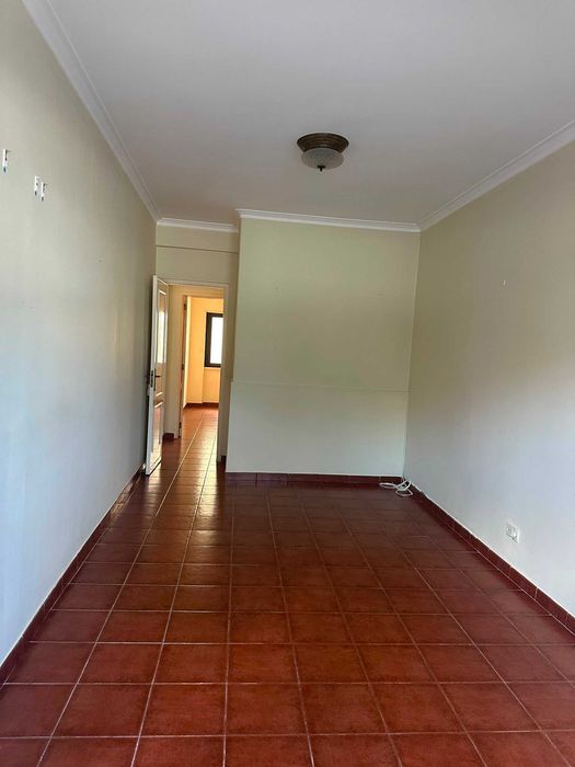 Apartamento T2 no Centro de Carcavelos | Excelente Localização, Amplas Áreas e Muita Luz Natural