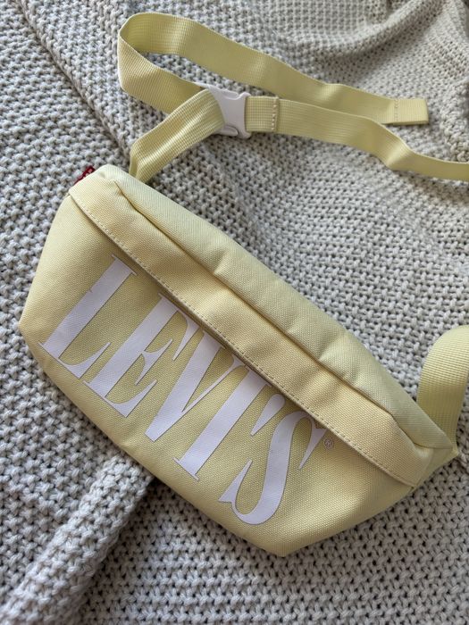 Kanarkowa nerka Levi’s