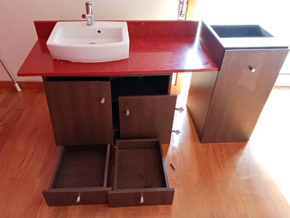 Armário com lavatorio