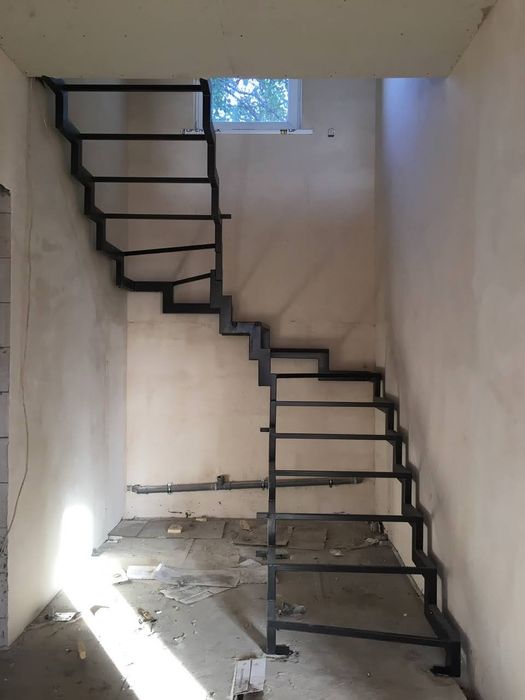 Сходи, лестница, металевий каркас