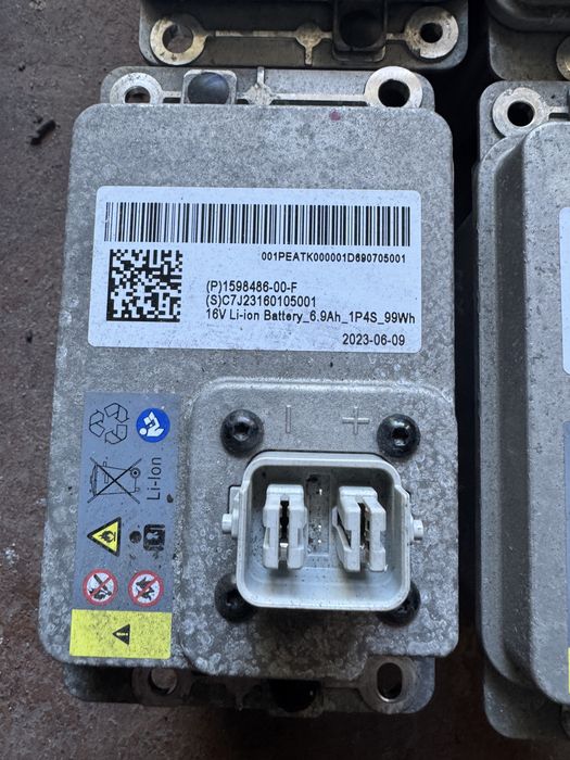 Акумулятор відновлений tesla 16v