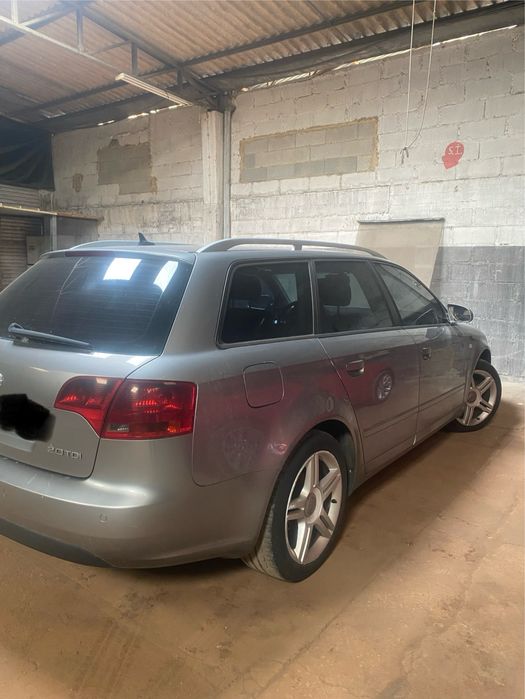 Audi a4 matricula francesa 2.0 tdi peças ou inteira ou troco por algo