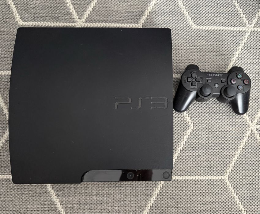 Playstation 3 CECH 3004A + pad Dualshock 3 + zestaw gier