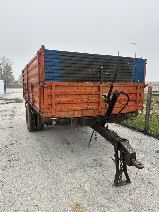 Rebouque 6300kg com travao hidraulico e taipais altos