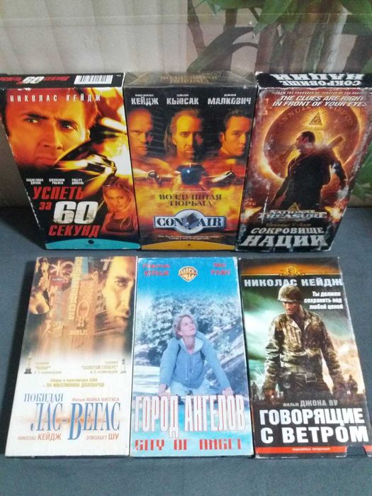 Видеокассеты с фильмами с популярными актерами Шварценеггер Сталлоне