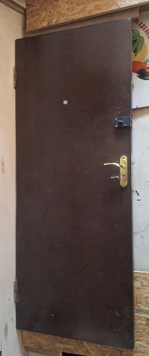 Продам двері вхідні