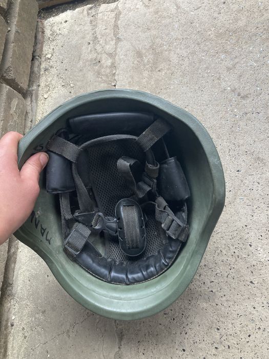 Продам недорого 2 шолома