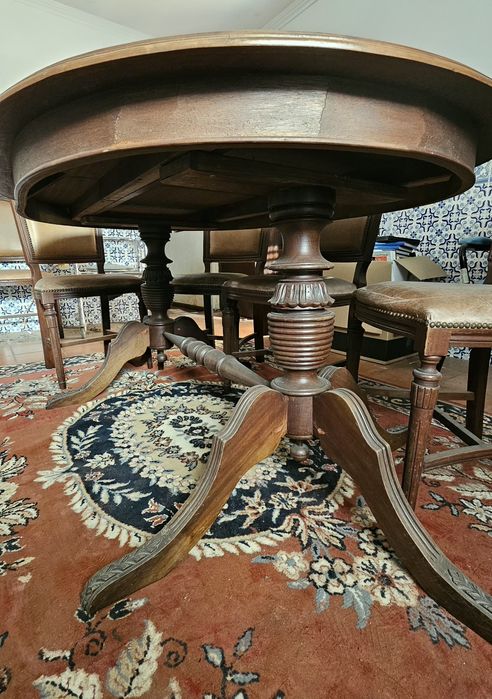 Mesa com 6 cadeiras