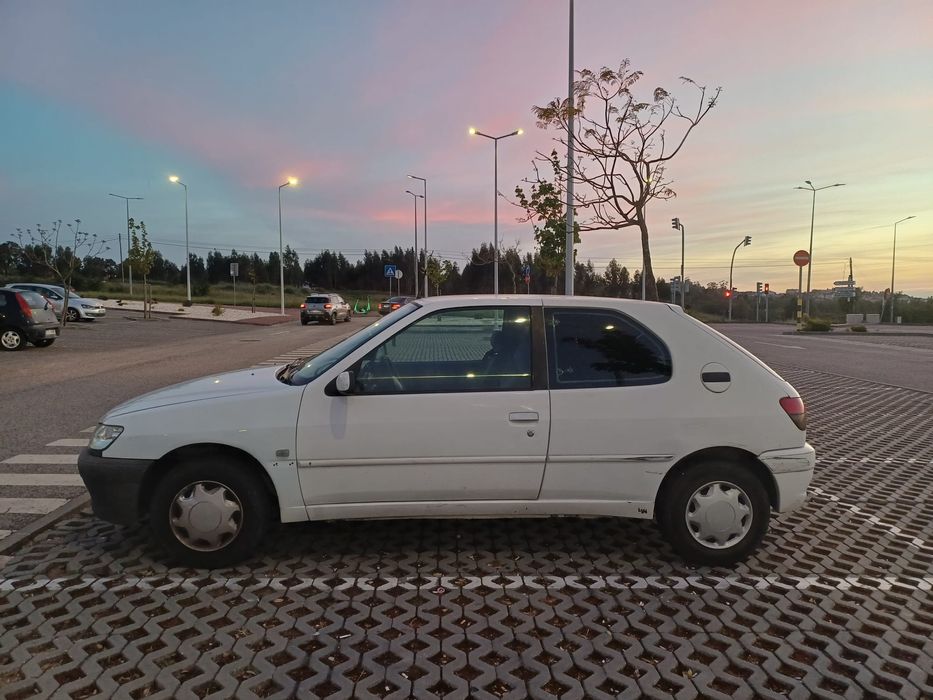 Pegeut 306  em bom estado