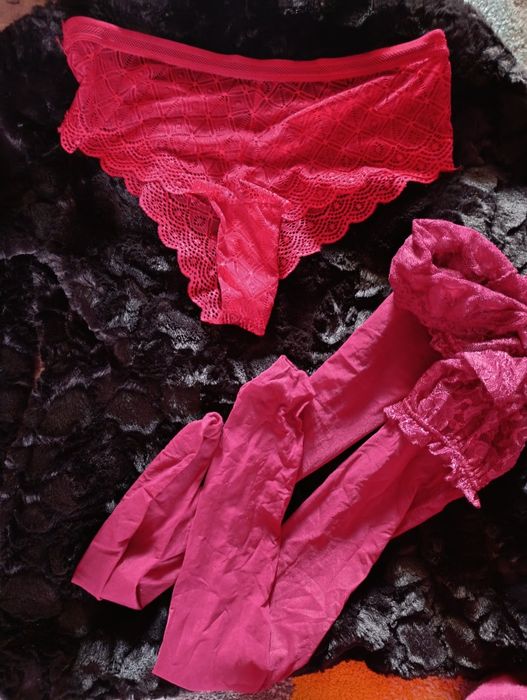 Piękny zestaw bordo majtki figi pończochy w kolorze bordo