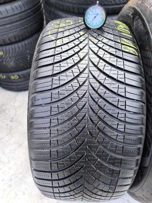 Opona Goodyear Vector 4 season 245/40/18 pojedynka