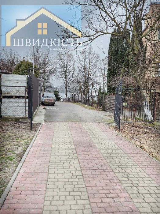 √ Частина будинку з виходом до озера Басівкут