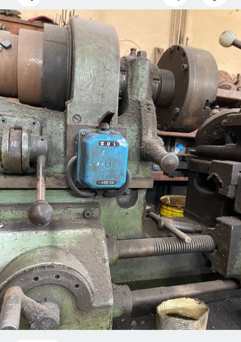 Vendo ou troco, Torno Mecânico de quase 2 m . Troco por torno pequeno de cerca de 1 metro
