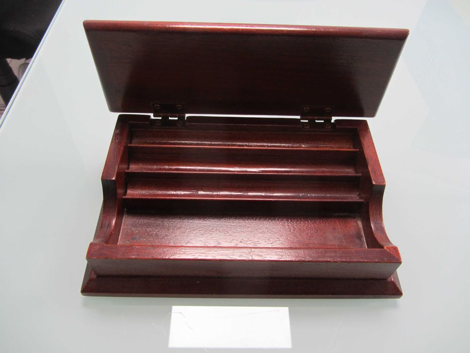 Caixa Porta Cartas, madeira com simbolo gravado