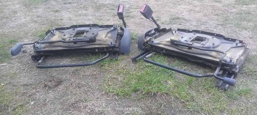 Fotele obrotowe przednie obrotnice komplet