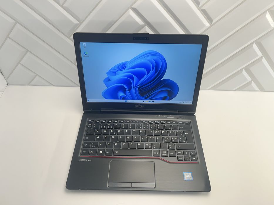 Laptop Fujitsu U729 i5-8265U 8 GB / 256 GB SSD